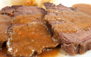 Come preparare un arrosto morbido e saporito: il trucco dello chef